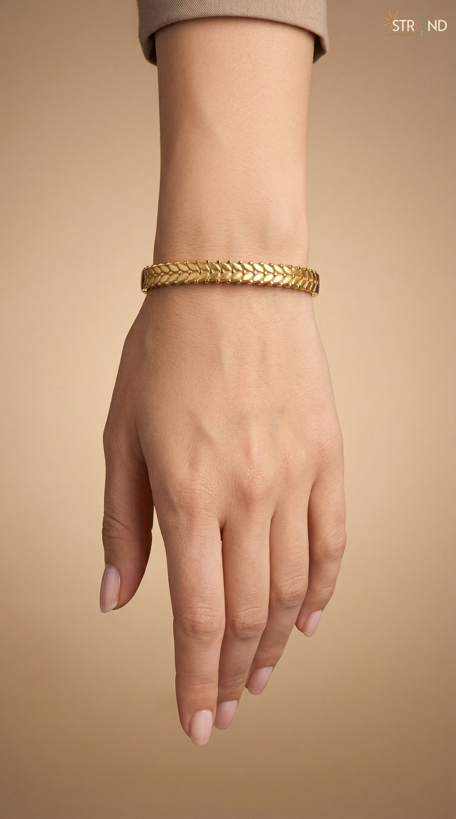 Elegant Gold-Toned Bangle Bracelet