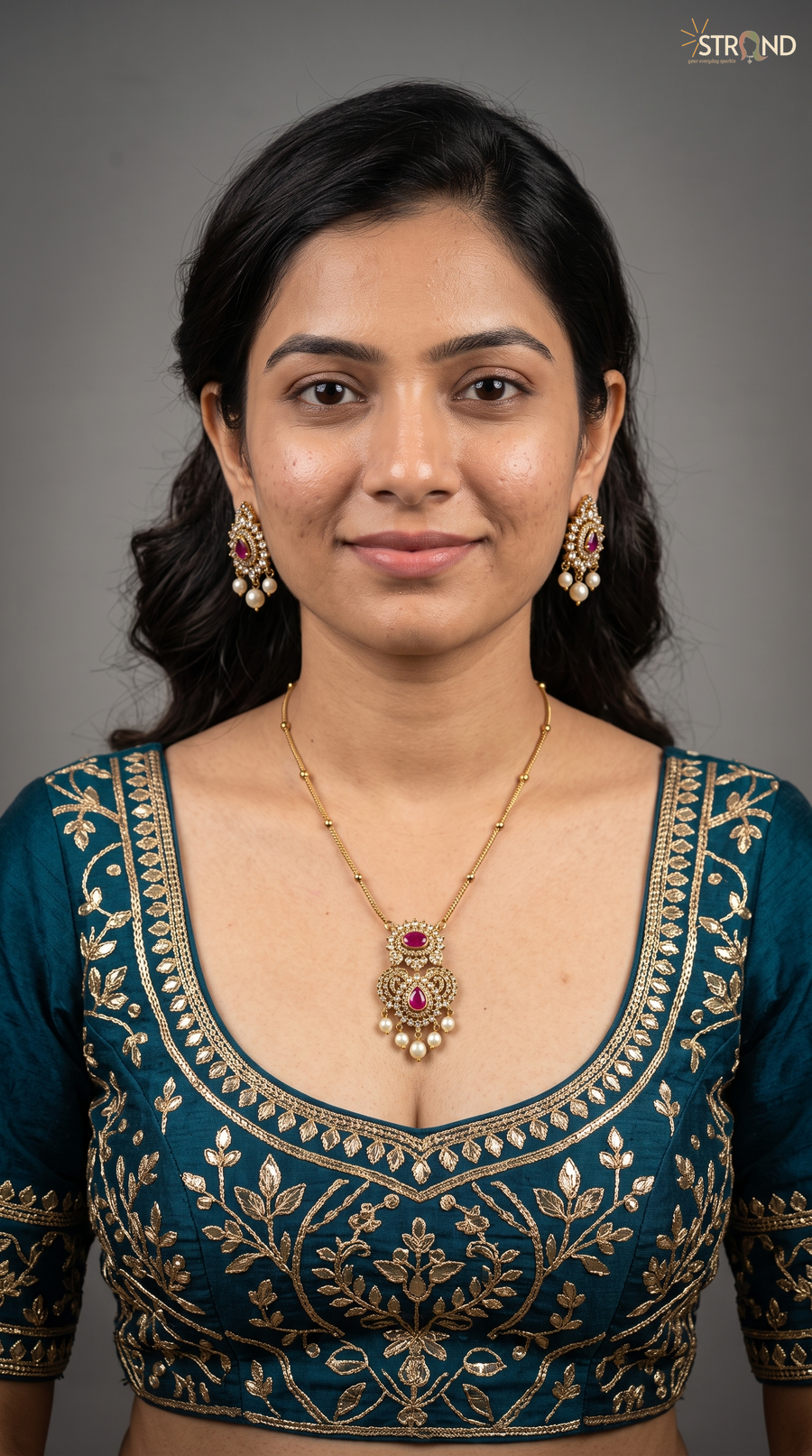 Gold-Toned Necklace with Pearl Drops