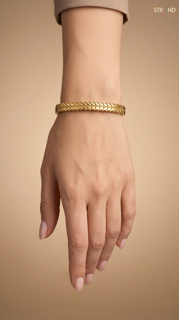 Elegant Gold-Toned Bangle Bracelet