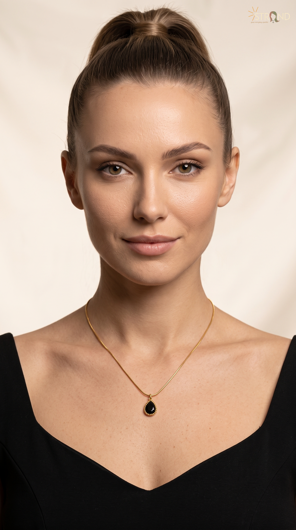 Elegant Teardrop Pendant Necklace