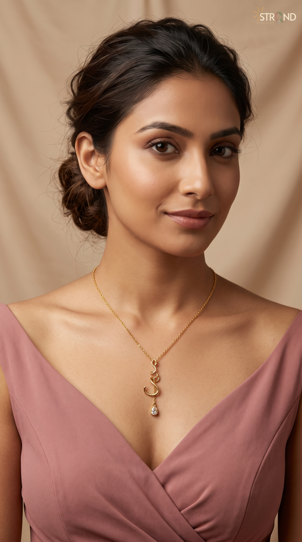 Elegant Gold Pendant Necklace with Drop