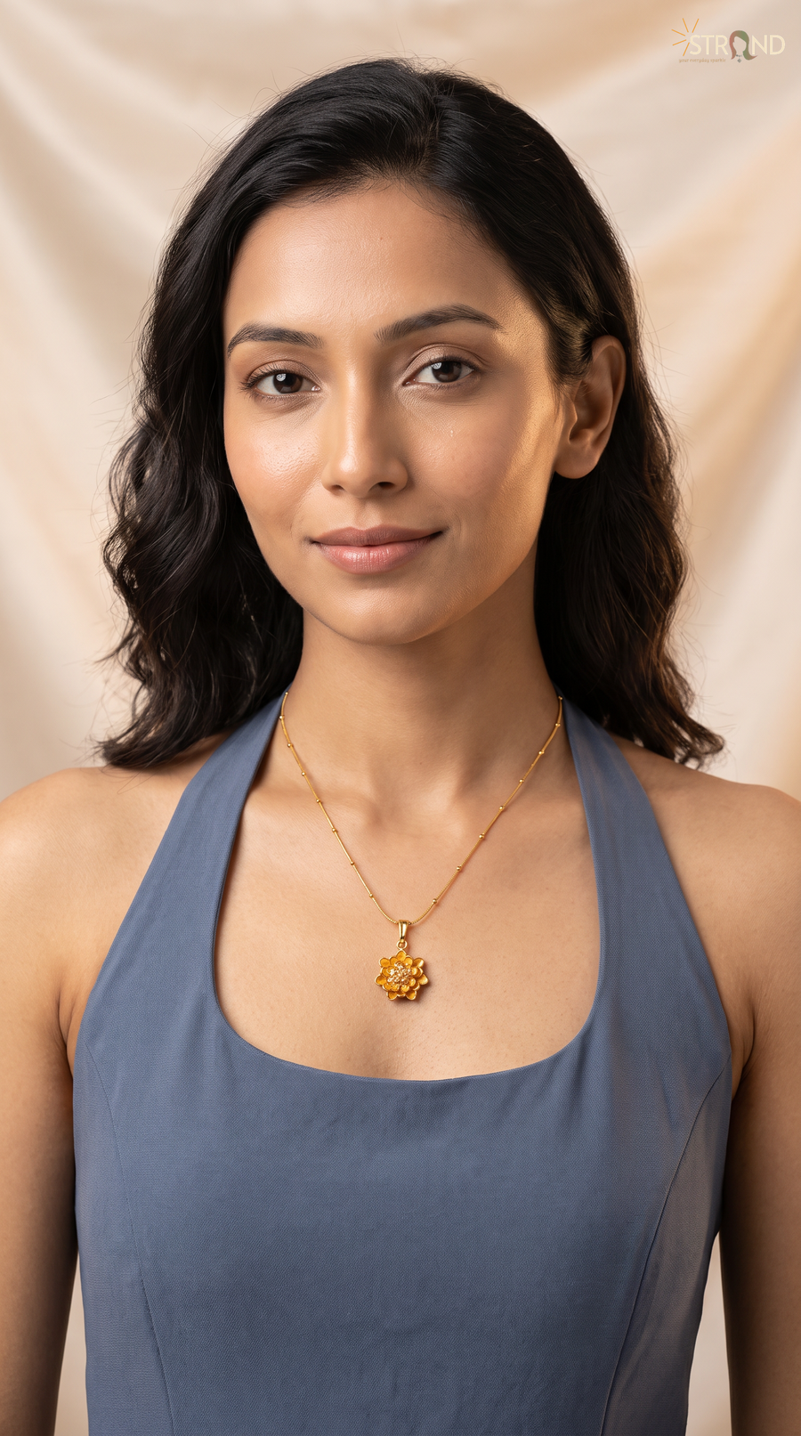 Elegant Gold Floral Pendant Necklace