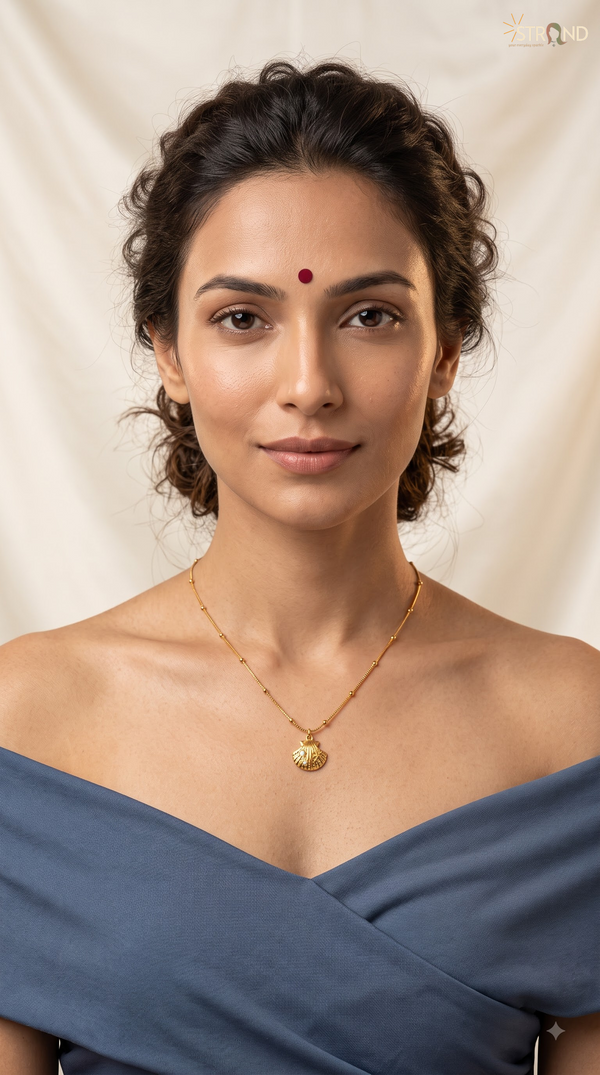 Elegant Gold Pendant Necklace