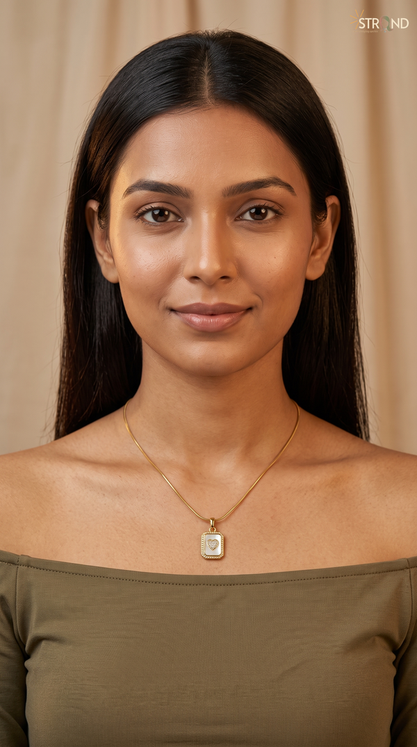 Elegant Gold Pendant Necklace