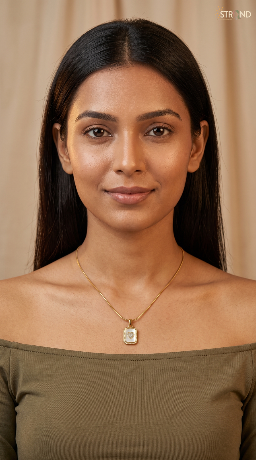 Elegant Gold Pendant Necklace