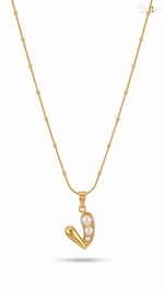 Elegant Gold Pendant Necklace with Pearls