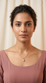 Elegant Gold Pendant Necklace with Pearl