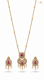 Gold-Toned Necklace with Pearl Drops